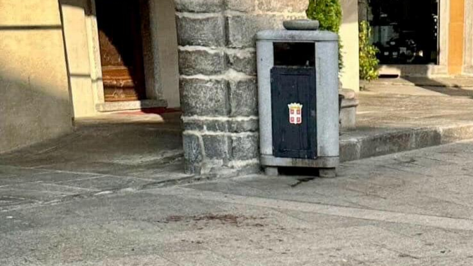 Sangue in piazza Mercato, indagini su una possibile notte violenta